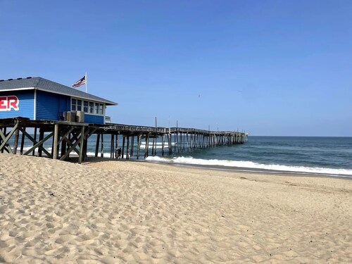 Cheerful, Semi Oceanfront, pet friendly, w/pool