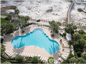 Una piscina cubierta