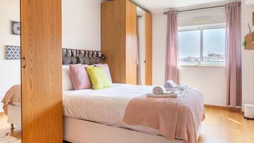 1 bedroom, desk, iron/ironing board, WiFi