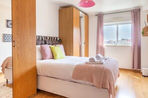 1 室のベッドルーム、デスク、アイロン / アイロン台、WiFi