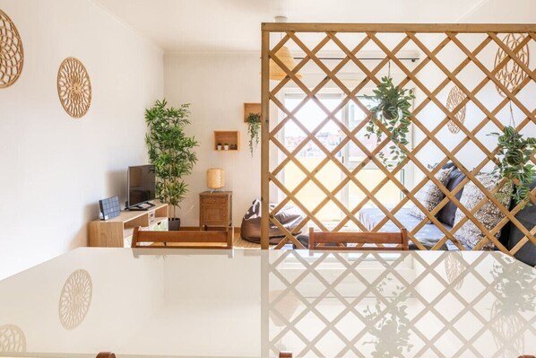 Interior - Apt with Stunning River Views and Private Rooftop! (Lisboa)