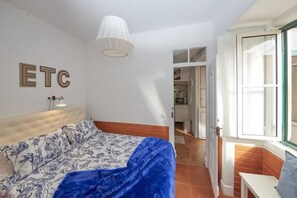 2 室のベッドルーム、アイロン / アイロン台、WiFi、ベッドシーツ