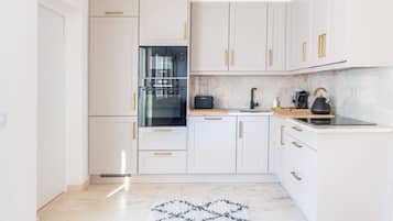 KylskÄp, mikrovÄgsugn, ugn och spishÀll