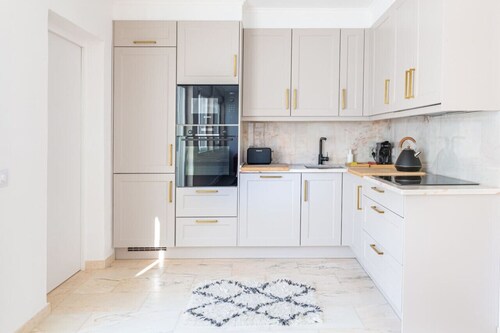 3-bedroom Apt with Private Patio in Cacilhas!