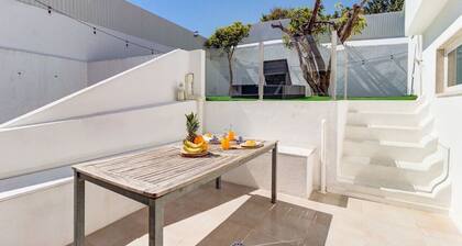 3-bedroom Apt with Private Patio in Cacilhas by Lisbeyond