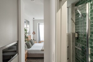 1 bedroom, desk, iron/ironing board, WiFi
