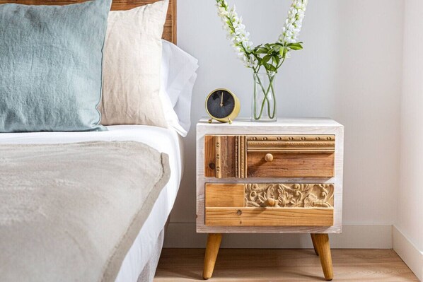 1 habitación, escritorio, tabla de planchar con plancha y wifi 