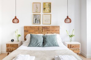 1 habitación, escritorio, tabla de planchar con plancha y wifi 