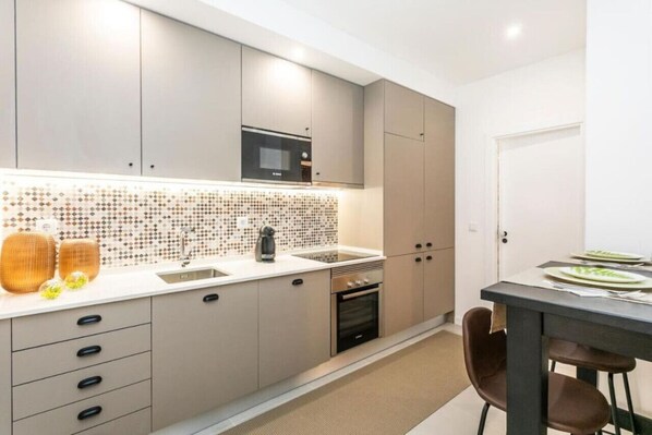 Fridge, microwave, oven, stovetop