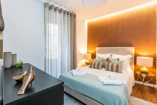 2 bedrooms, desk, iron/ironing board, WiFi