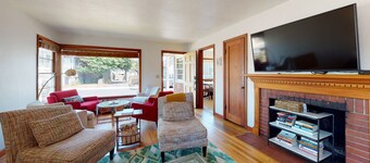 Hot Tub : CROWS NEST at Seaside Beach: Pet Friendly 350 ft to Beach