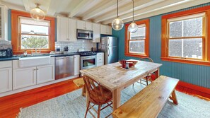 Fridge, microwave, oven, stovetop - SEABREEZE BUNGALOW at Seaside Beach: Peek-a-boo Views of Ocean (Seaside)