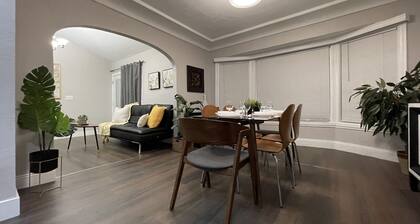 Airy Modern 2BR/2BA - Parking + Laundry + Sleep 6