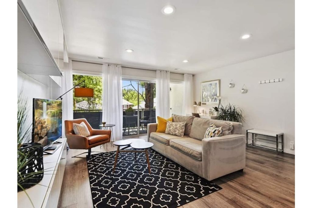 Condo 24! Prized Location! Modern. Bright. Enjoy!