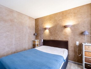 2 Schlafzimmer, BĂŒgeleisen/BĂŒgelbrett, Internetzugang