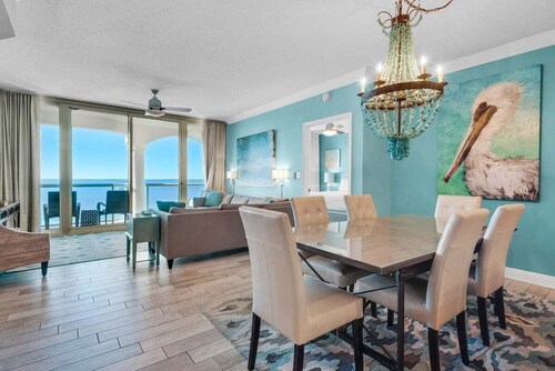 Sleeps 6-Stunning Bay Front Views-Luxury Resort