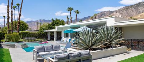 Een verwarmd zwembad