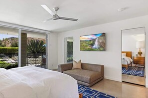 4 bedrooms, iron/ironing board, travel cot, free WiFi - Mod Blue Agave - Stunning S Palm Springs Mid-Centu (Palm Springs)