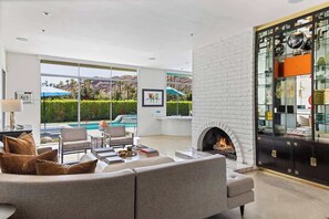 Interior - Mod Blue Agave - Stunning S Palm Springs Mid-Centu (Palm Springs)