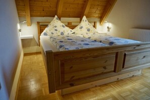 2 bedrooms, Internet, bed sheets