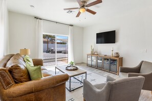 Smart TV - Family Friendly-Playroom-Central Location (Tucson)