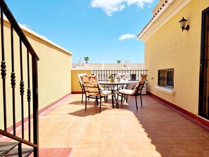 Outdoor dining - Casa La Perla, private pool in Lo Marabú (Ciudad Quesada)