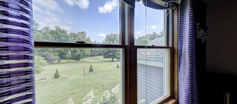 5 Star Secluded Private Estate -Hot Tub, Pool+Ski >Southwoods Mountain Vacation!