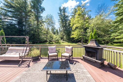 5 Star Secluded Private Estate -Hot Tub, Pool+Ski >Southwoods Mountain Vacation!