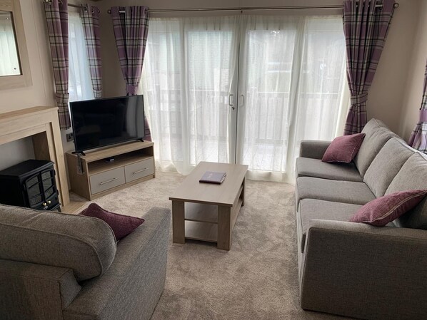 Comfort Mobile Home, Ensuite, Lake View | Lounge - Trezise Haven (Carnforth)