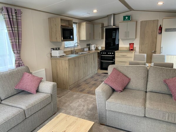 Comfort Mobile Home, Ensuite, Lake View | Interior - Trezise Haven (Carnforth)