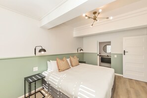 2 slaapkamers, een strijkplank/strijkijzer, internet, beddengoed