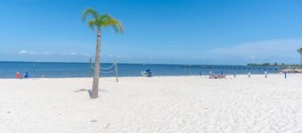 Fabulous 2-Bedroom Canalside Townhome in Little Harbor Resort