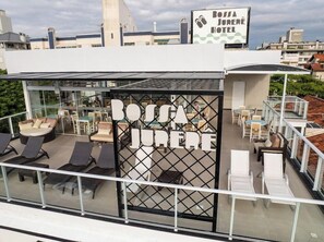 Outdoor dining - Bossa Jurere Hotel (Florianópolis)