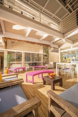 Outdoor dining - Bossa Jurere Hotel (Florianópolis)