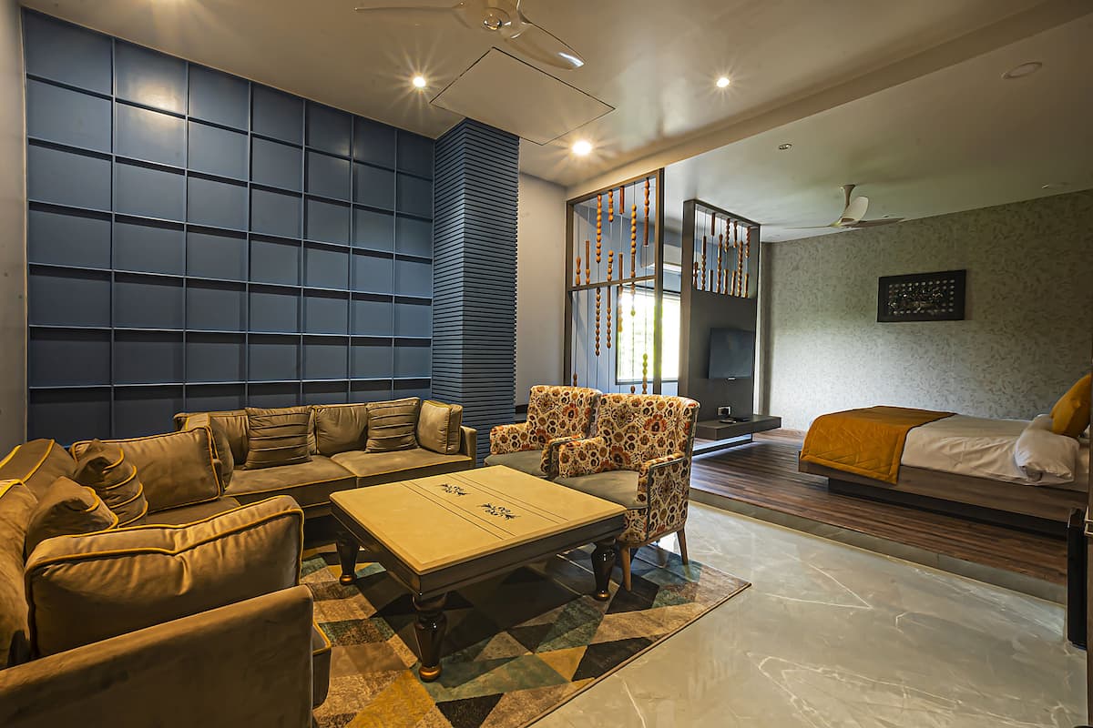 Suite | 1 bedroom, premium bedding, minibar, in-room safe