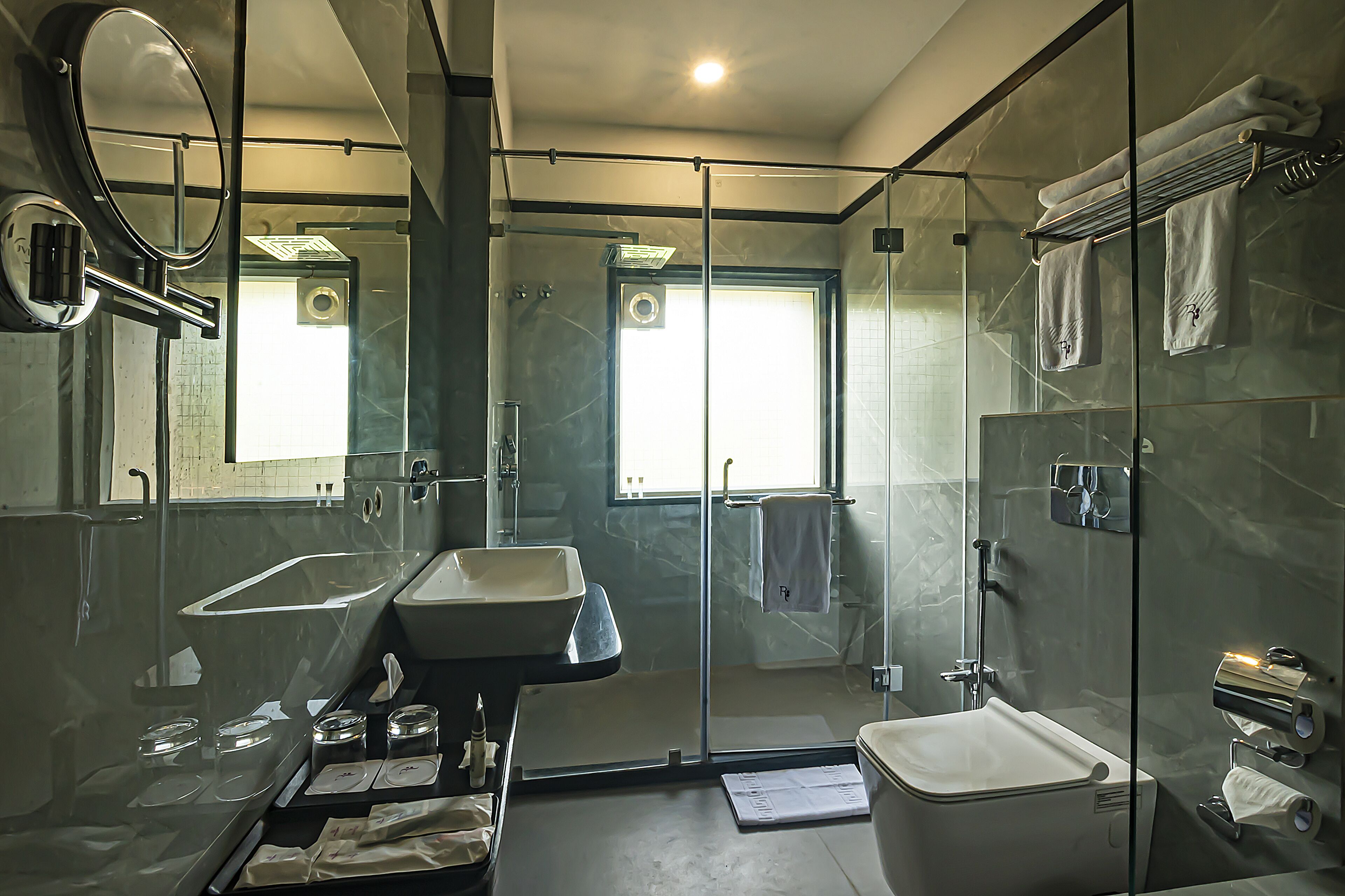 Suite | Bathroom | Shower, hair dryer, bathrobes, slippers