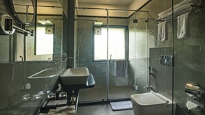 Suite | Bathroom - Regenta Inn Sambalpur (Sambalpur)