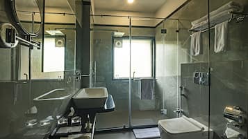 Suite | Bathroom | Shower, hair dryer, bathrobes, slippers