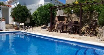 Casa Jazmin admite mascotas con piscina privada, vistas al mar, aire acondicionado y WiFi