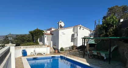 Haustierfreundliche "Casa Jazmín" mit privatem Pool, Meerblick, Klimaanlage und WLAN