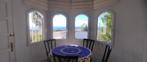 "Casa Jazmín" acceptant les animaux avec piscine privée, vue sur la mer, climatisation et Wi-Fi