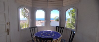 Pet-Friendly "Casa Jazmin" with Private Pool, Sea Views, A/C and WiFi