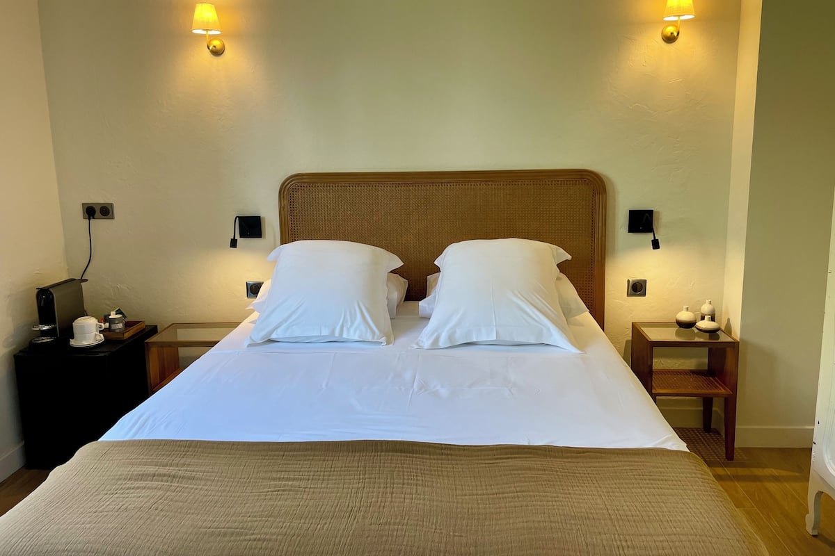 Kamar Double | 1 kamar tidur, minibar, brankas, dan didekorasi berbeda-beda