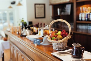 Daily continental breakfast (EUR 18 per person)