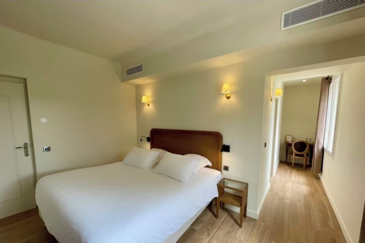 Kamar Double | 1 kamar tidur, minibar, brankas, dan didekorasi berbeda-beda