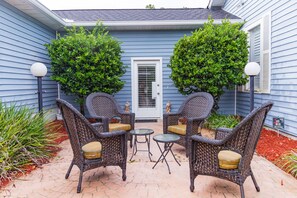 Terrace/patio - Secluded pool home on 4+ acres (Monticello)