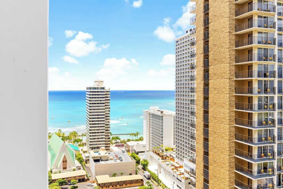 Waikiki banyan condo w/ ocean views & lanai Reviews, Deals