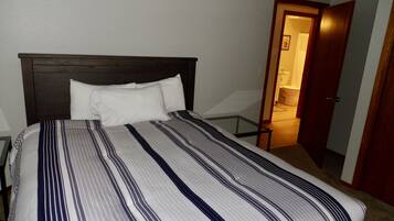 2 chambres, bureau, Wi-Fi gratuit, draps fournis