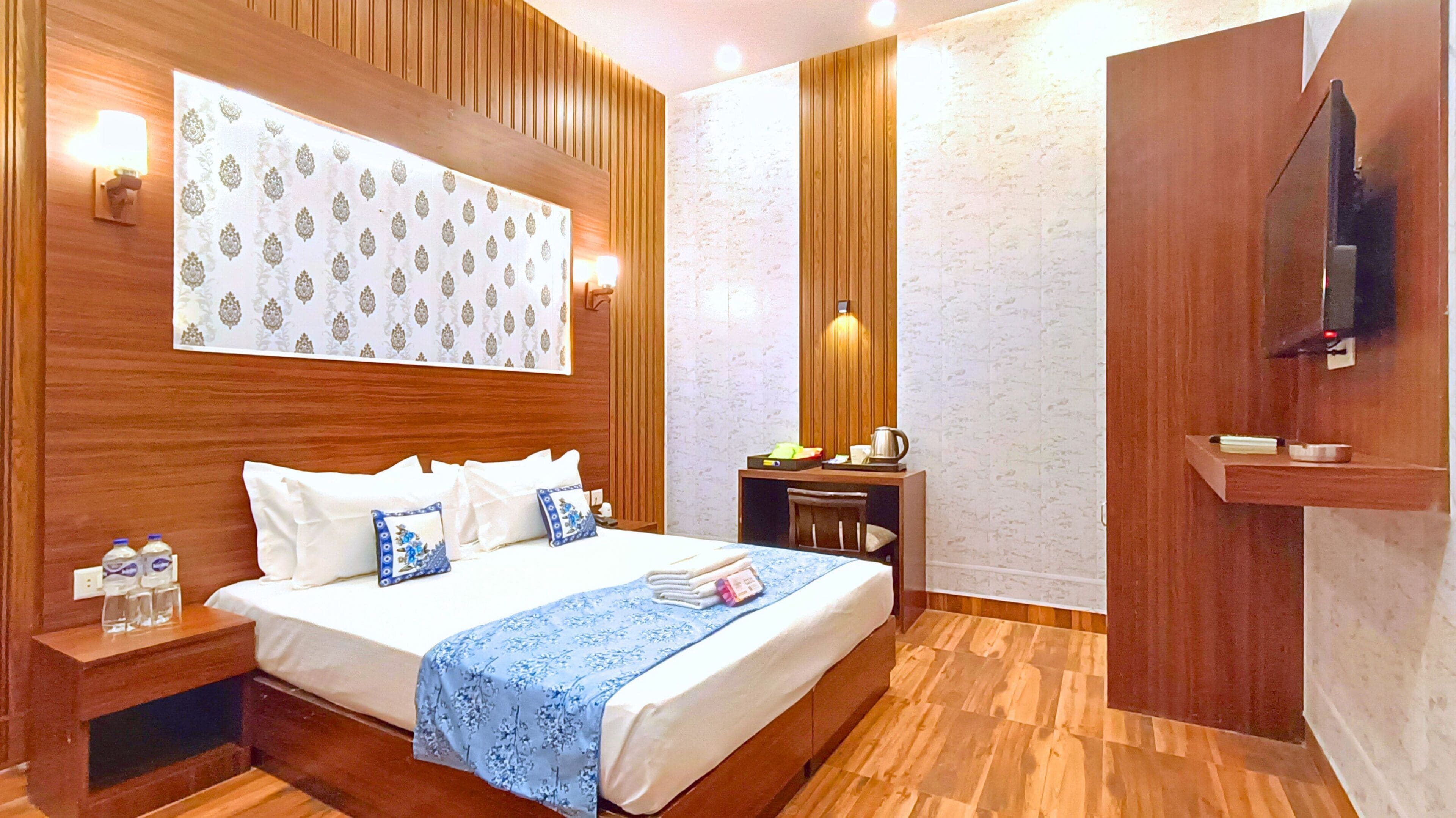 Deluxe Room, No Windows | Egyptian cotton sheets, premium bedding, memory foam beds, minibar