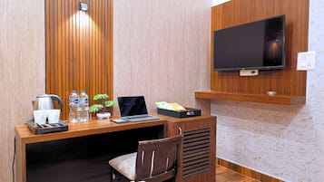 Executive Room, Balcony | Egyptian cotton sheets, premium bedding, memory-foam beds, minibar